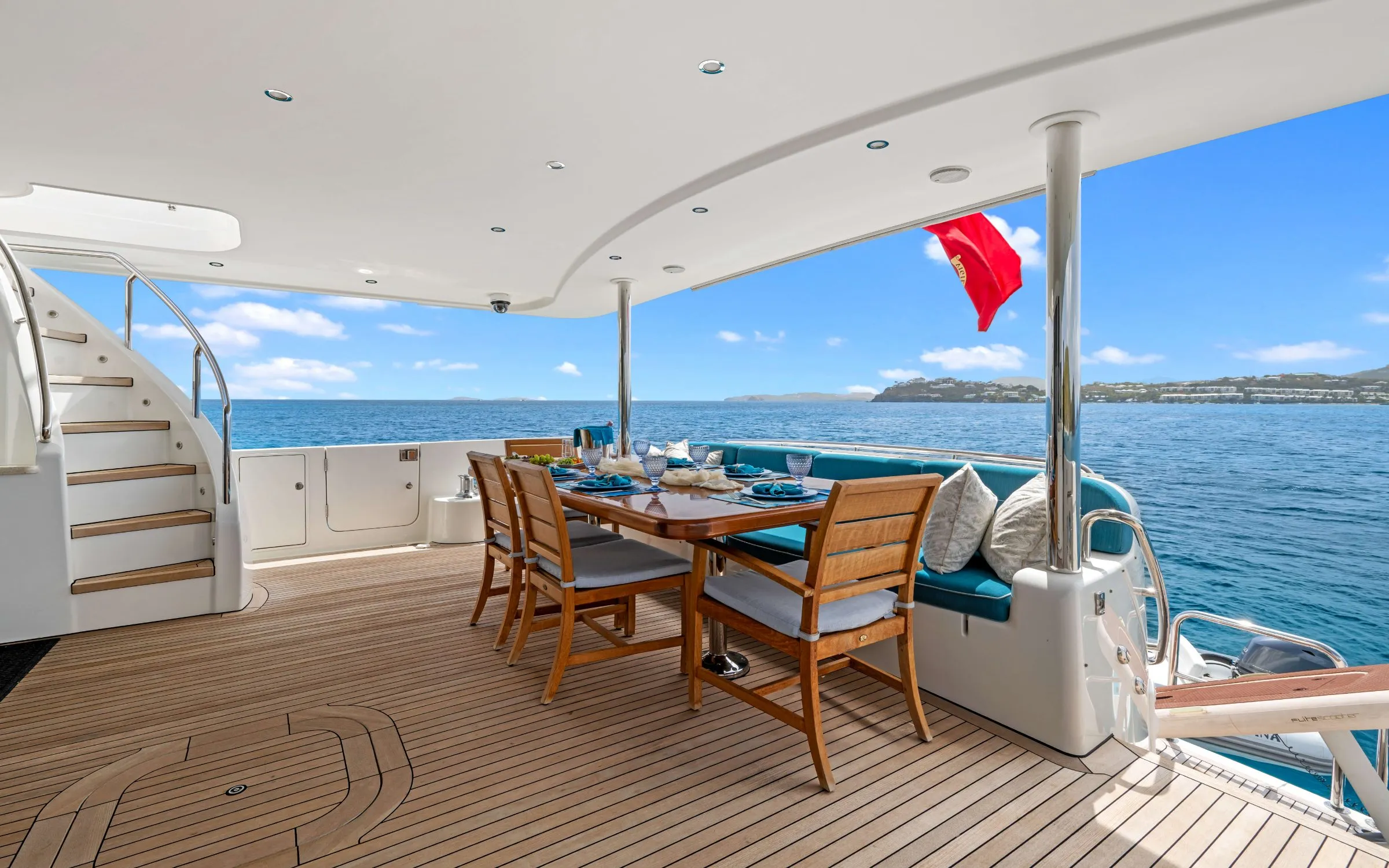 Aft deck and flybridge stairs