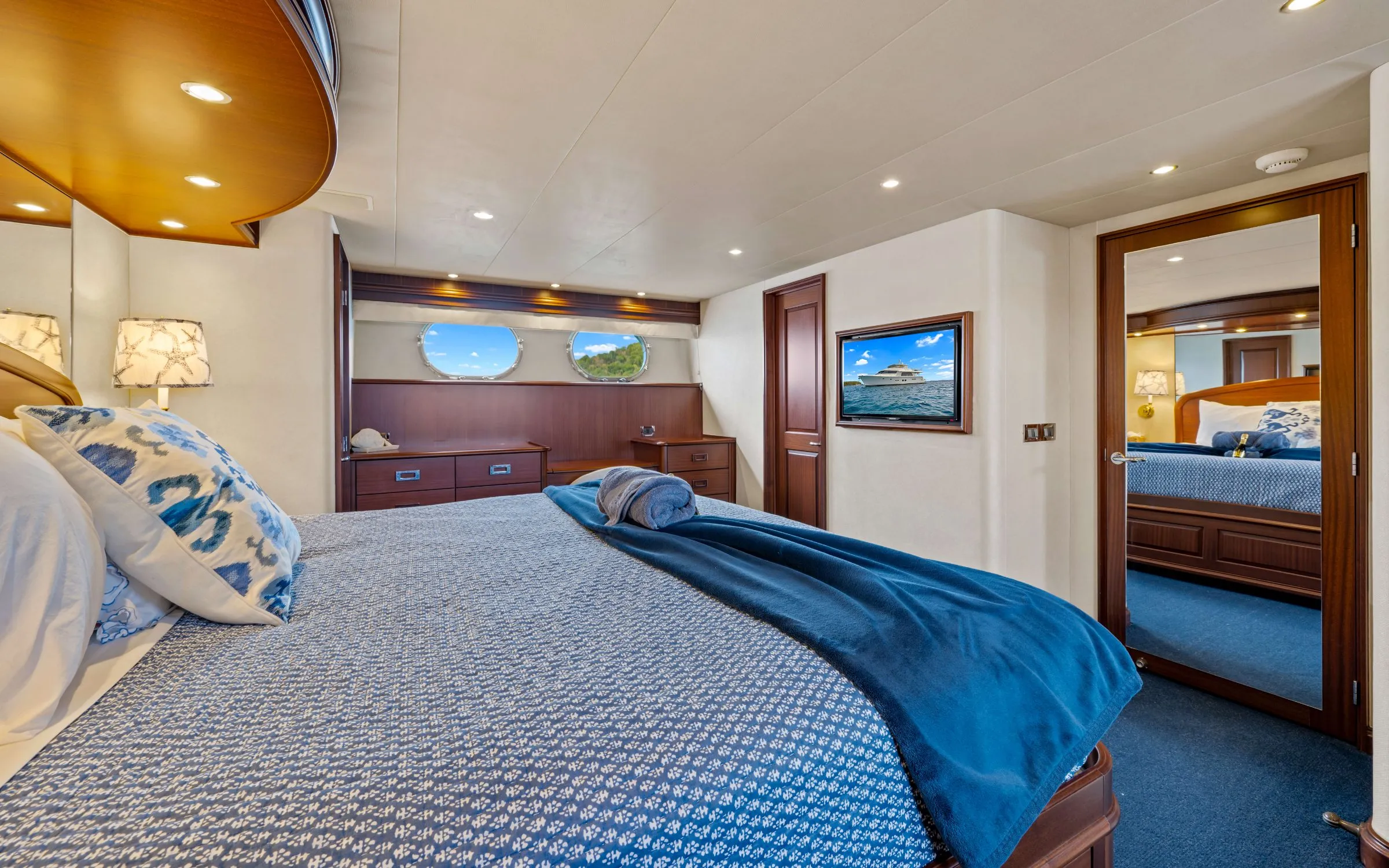 Master suite, king bed