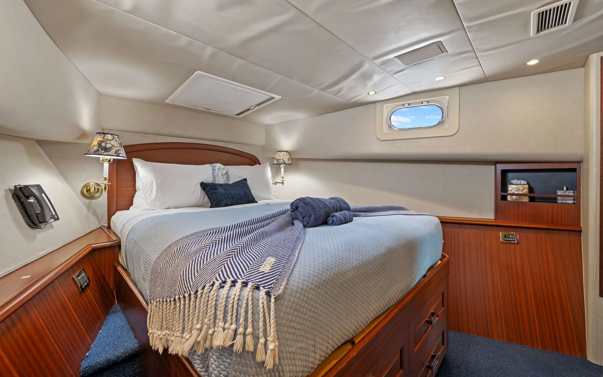 Second queen cabin