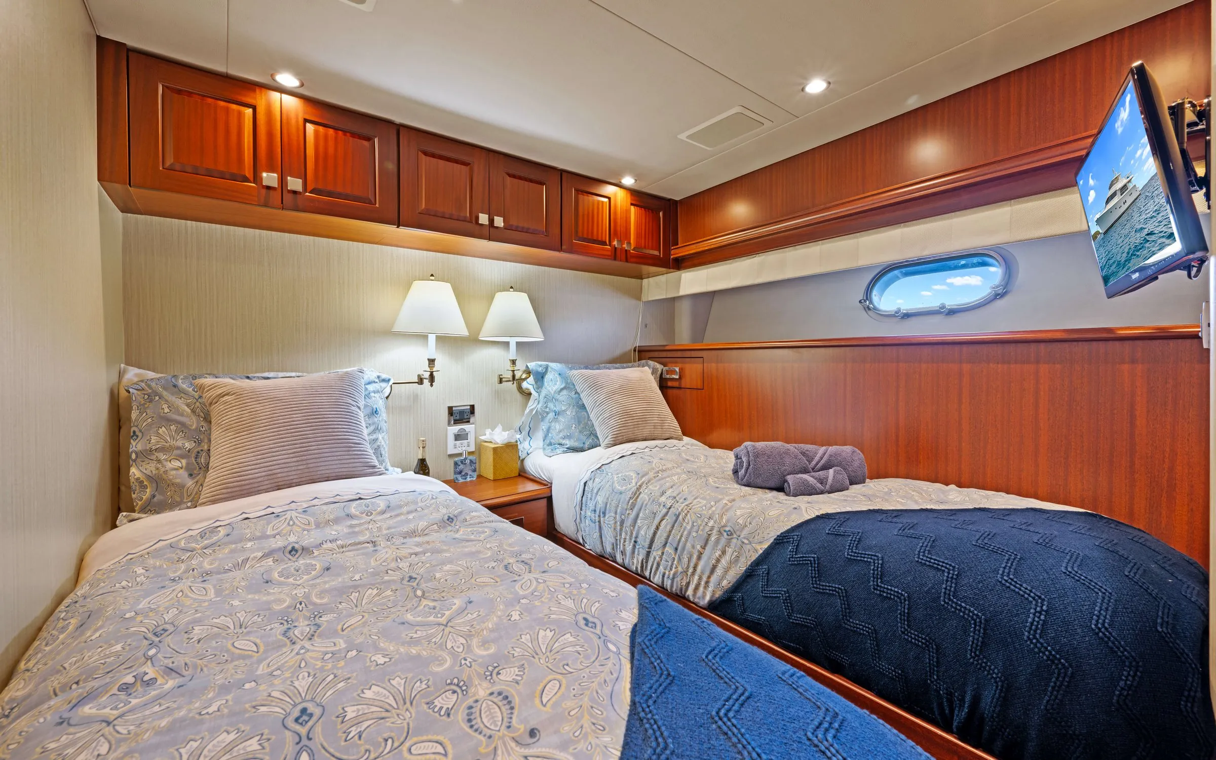 Twin cabin